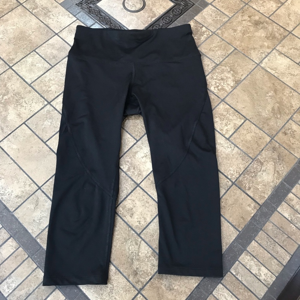 Layer 8 Qwick-Dry Black Capri Cropped Leggings XS